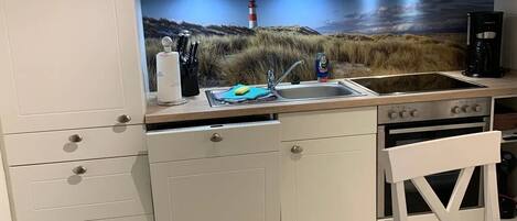 雪櫃、焗爐、爐具、洗碗機