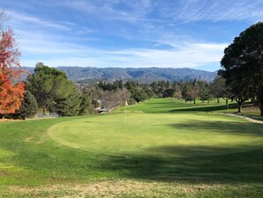 Golf - Near Lake Mendocino + Free Breakfast. Pool. (Ukiah)