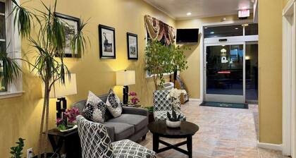 Near Nelson Family Vineyards + Breakfast. Pool.