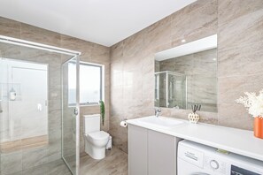 シャワー、タオル