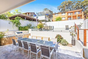 屋外ダイニングエリア