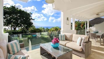 Villa, 3 Bedrooms | Outdoor dining