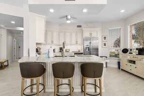 Apartment, 3 Schlafzimmer | Eigene Küche | Kühlschrank, Ofen, Wasserkocher mit Kaffee-/Teezubehör, Toaster