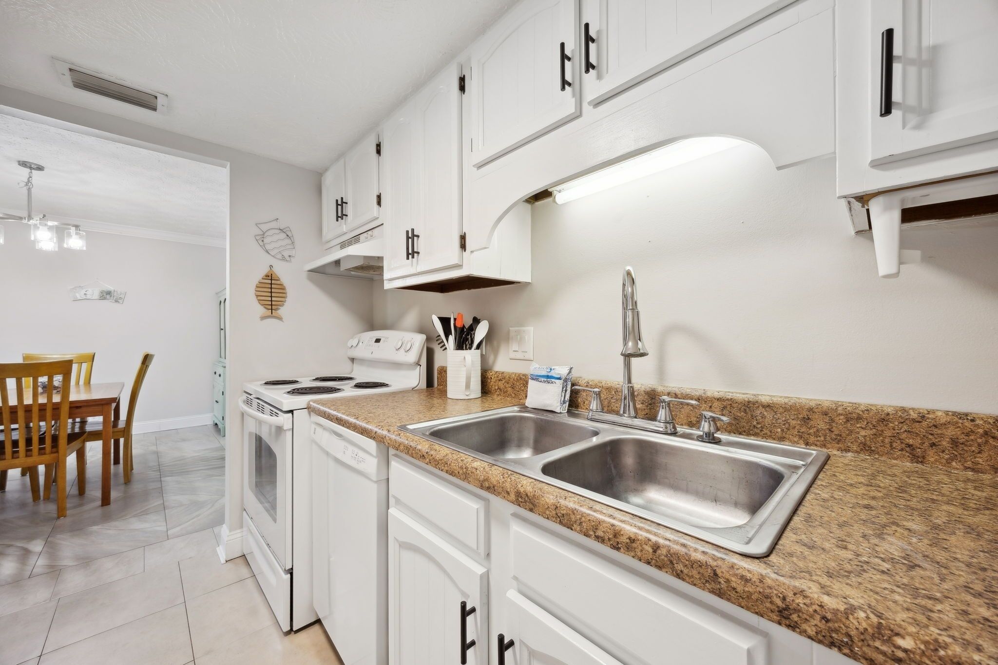 Apartment, 2 Schlafzimmer | Eigene Küche | Kühlschrank, Ofen, Wasserkocher mit Kaffee-/Teezubehör, Toaster