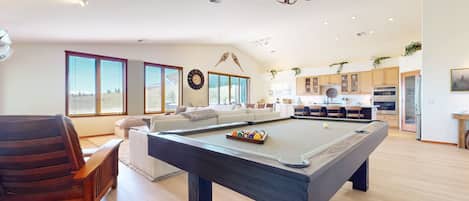 Condo, 5 habitaciones | Sala de juegos