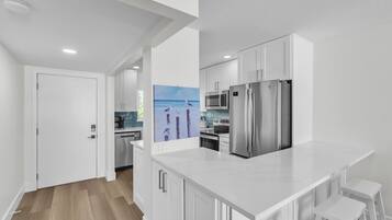 House, 2 Bedrooms | Private kitchen | Fridge, oven, coffee/tea maker, toaster