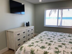 2 habitaciones y tabla de planchar con plancha 