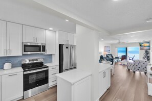 House, 2 Bedrooms | Private kitchen | Fridge, oven, coffee/tea maker, toaster - Nautilus #111 2 Bedroom Home (Holmes Beach)