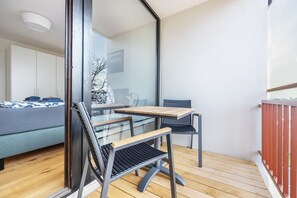 Outdoor dining - Apartment 'Al Mare' with Sea View, Shared Garden and Wi-Fi (Wunstorf)