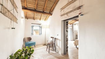 ์ํผ๋ฆฌ์ด ๋๋ธ๋ฃธ | ๊ฑฐ์ค ๊ณต๊ฐ | ๋์งํธ ์ฑ๋ ์์ฒญ์ด ๊ฐ๋ฅํ 32์ธ์น ์ค๋งํธ TV