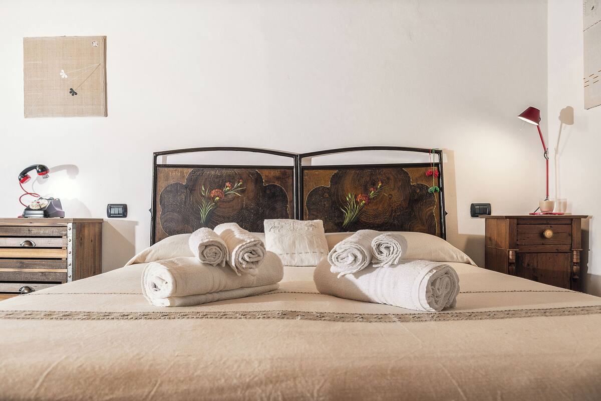 Colchones con efecto memoria, minibar, escritorio y wifi gratis 
