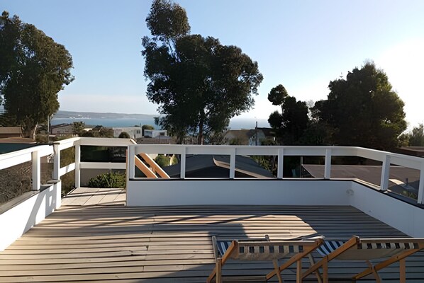 Casa familiar, balcón, vista a la ciudad | Terraza o patio