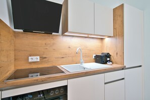 Comfort Apartment | Private kitchen | Fridge, oven, stovetop, dishwasher - Full House Suites  Appartment 3 (Halle (Saale))