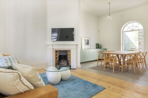 Interior - Beach Cottage in Sea Point 5 minutes from Saunders Beach (Cape Town)