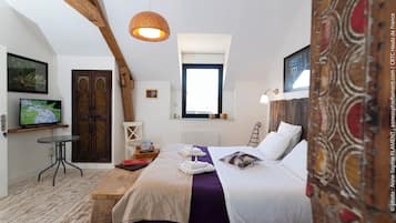 Comfort Double Room | In-room safe, blackout curtains, iron/ironing board, free WiFi