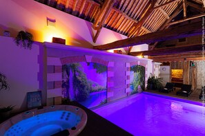 Una piscina techada