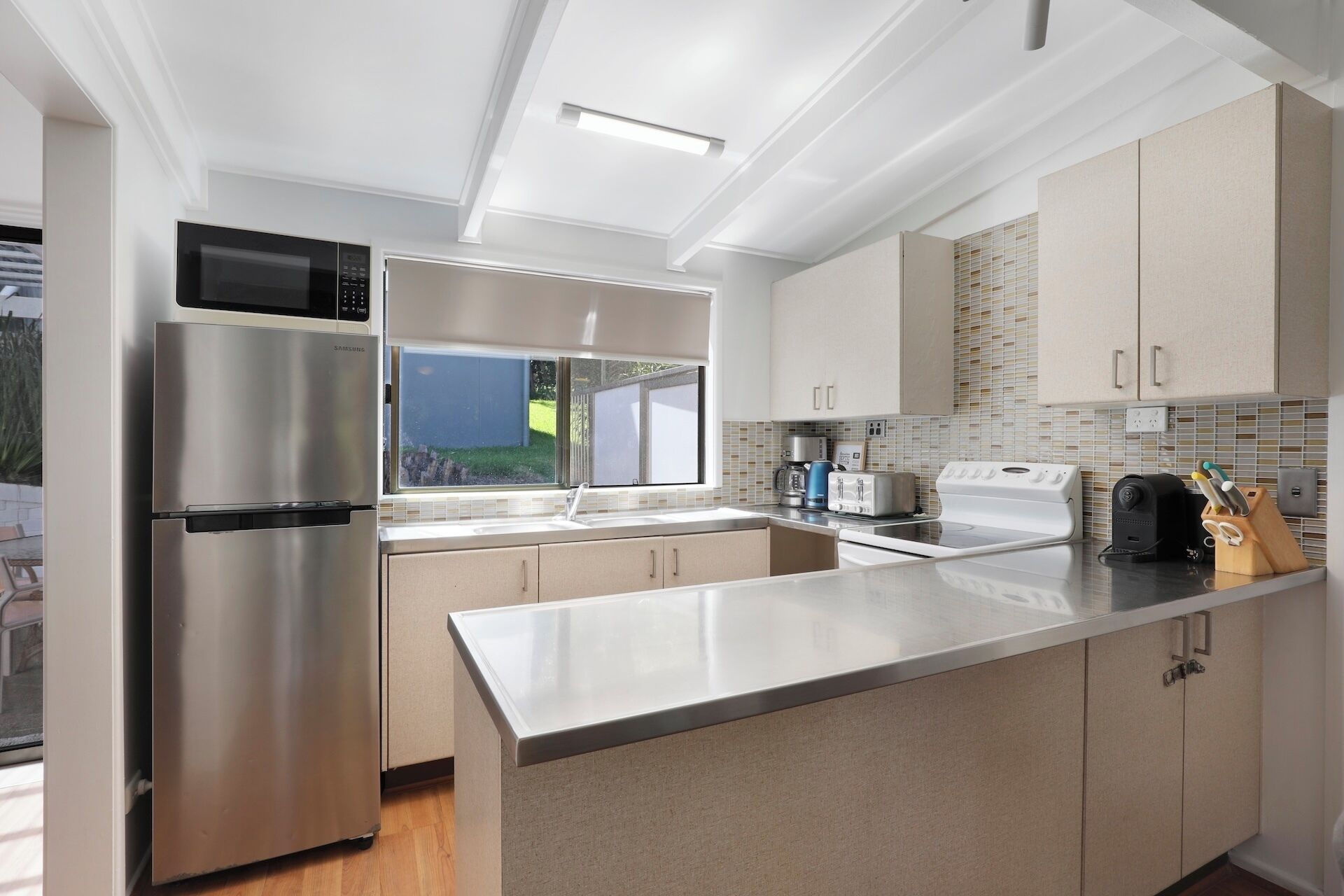 Frigorífic, microones, forn i placa de cuina 