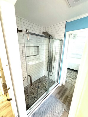 Shower, towels - 3-bedroom canal home in delightful Ocean Isle Beach with boat dock. (Ocean Isle Beach)
