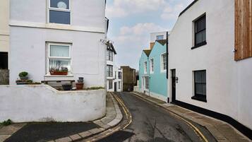 3 bedrooms, Internet