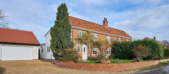 Host Stay The Coral Cottage