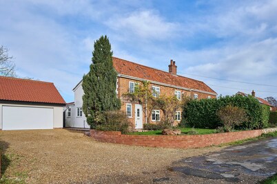 Host Stay The Coral Cottage
