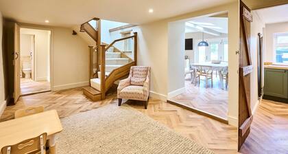 Host Stay The Coral Cottage