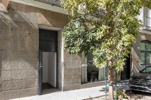 Front of property - Hostel Anguita (Madrid)