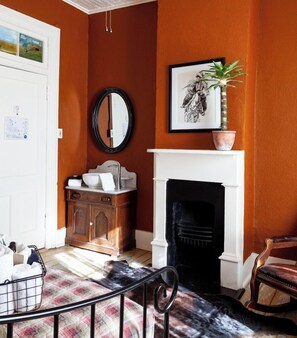 واي فاي مجانًا وملاءات أسرّة