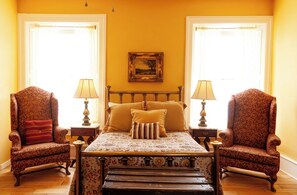 Free WiFi, bed sheets - Pancho Griego - Historic Hotel Room (Cimarron)