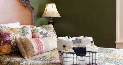 Remington - Historic Hotel Room