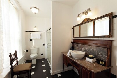William F. Cody - Historic Hotel Room