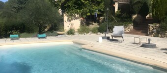Holiday Home “Cabanon Provençal” with Wi-Fi and Air Conditioning