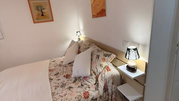 BĂŒgeleisen/BĂŒgelbrett, WLAN, BettwĂ€sche