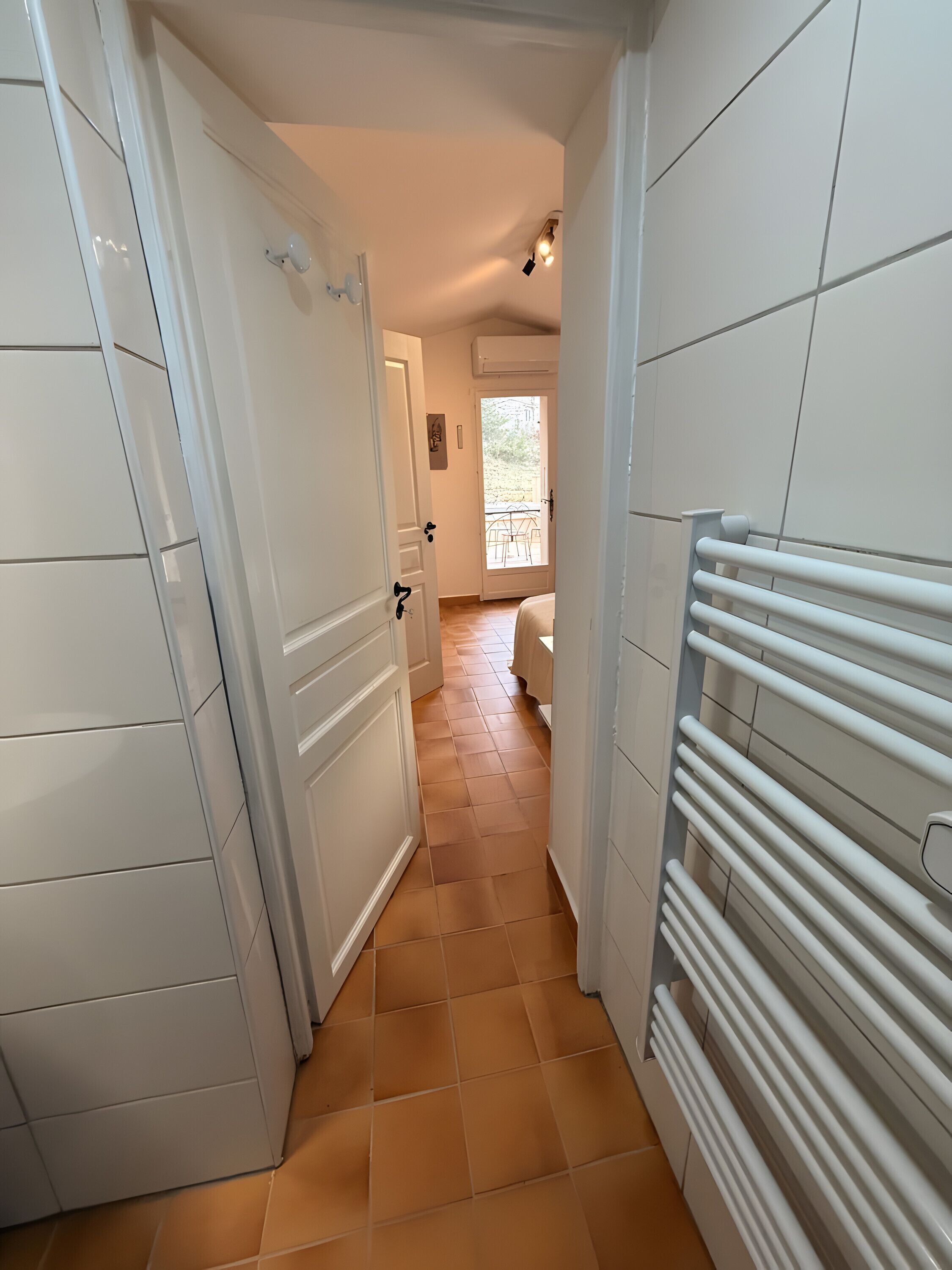 Fer et planche à repasser, Wi-Fi, draps fournis