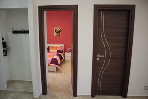 3 bedrooms, iron/ironing board, WiFi, bed sheets - Cozy apartment in the heart of the Spanish quarters (Napoli)