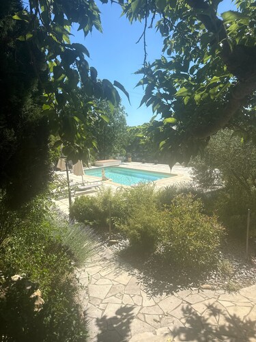 Studio Apartment 'Le Clos Madame - Le Jardin' with Shared Pool, Wi-Fi and Air Conditioning