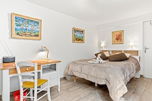 1 chambre, fer et planche à repasser, Wi-Fi, draps fournis
