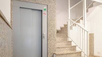 Apartment, 2 Bedrooms, Balcony, City View | Interior