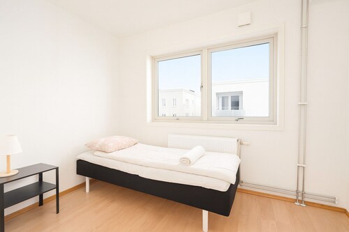 Room-central Cozy Balcony Apartment