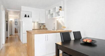 Room-central Cozy Balcony Apartment