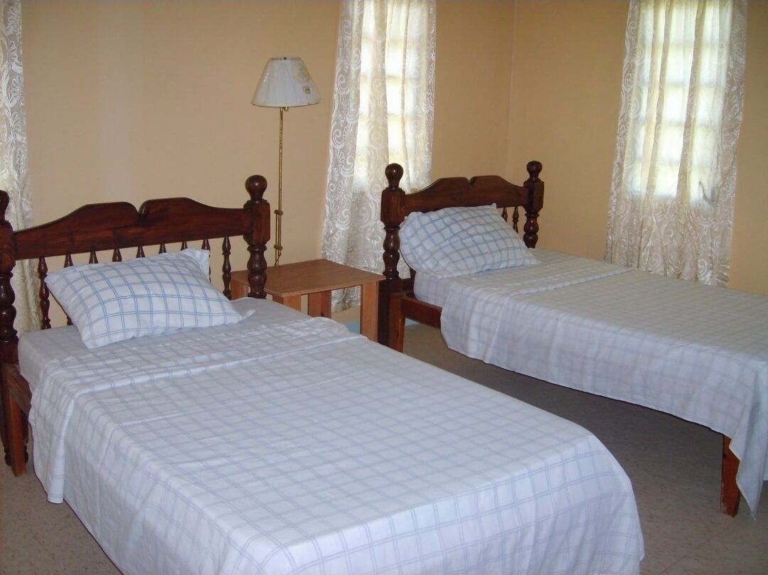 Silitysrauta/-lauta, Wi-Fi, vuodevaatteet