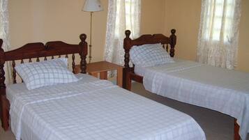 Silitysrauta/-lauta, Wi-Fi, vuodevaatteet