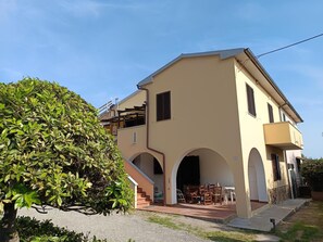 Exterior - Apartment 'Via Gorizia 8 - Verde' with Shared Garden, Wi-Fi and Air Conditioning (Cecina)