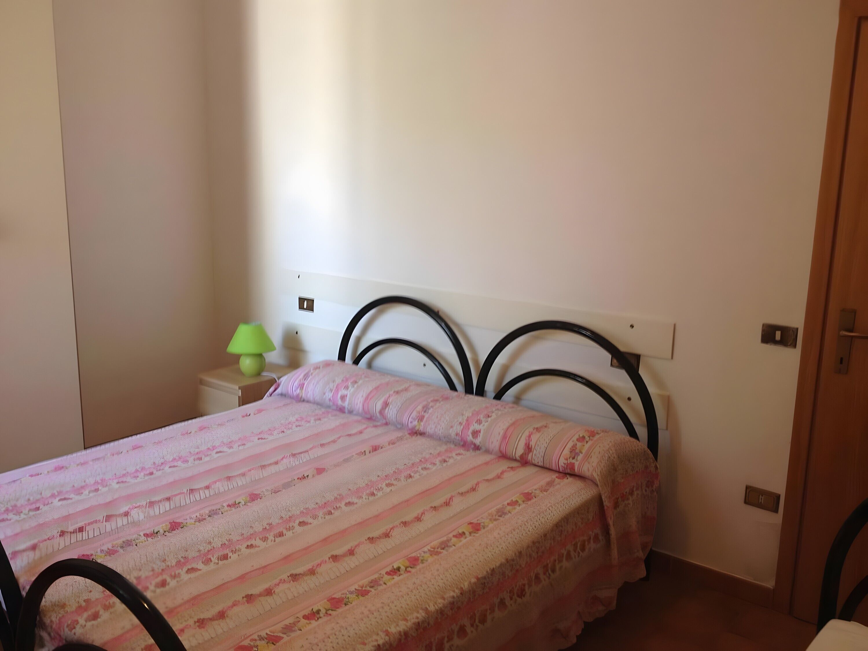 2 室のベッドルーム、WiFi、ベッドシーツ