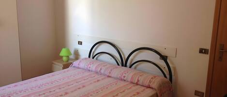 2 室のベッドルーム、WiFi、ベッドシーツ