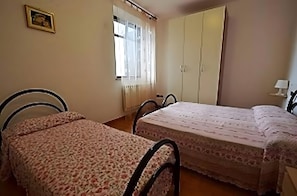 2 bedrooms, WiFi, bed sheets - Apartment 'Via Gorizia 8 - Verde' with Shared Garden, Wi-Fi and Air Conditioning (Cecina)