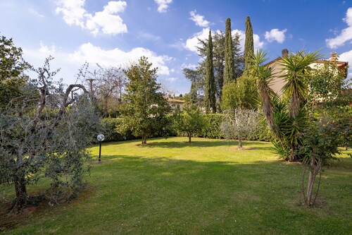 Apartment 'Via Gorizia 8 - Rosa' with Shared Garden, Wi-Fi and Air Conditioning