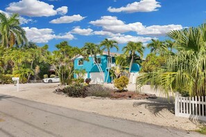 Property grounds - Flamingo House (Marathon)