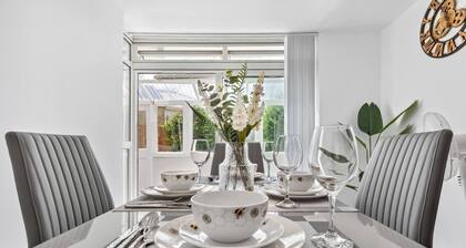 Spacious 3 bd Garden M25, Free Parking,bluewater