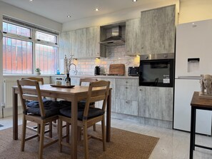 Dining - Luxury Modern Home | Sleeps 8 | Generous Kitchen & Lounge (Leeds)